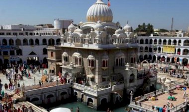 1,100 Sikhs reach Gurdwara Punja Sahib in Pakistan